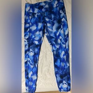 Lululemon compressive blue cloud pants with pocket size 10 inseam 28. Worn once